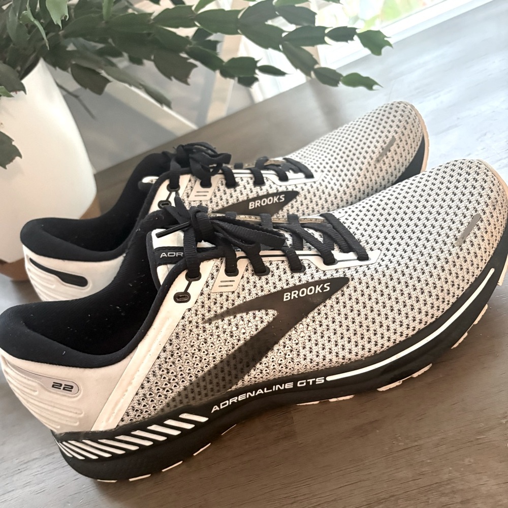 Brooks Adrenaline GTS 22 (Cushion/Support). GUC. Mens Size 13